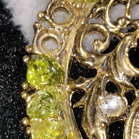 Vintage Oversized pendant-needs fixing💜-$5 add on - Picture 4 of 5